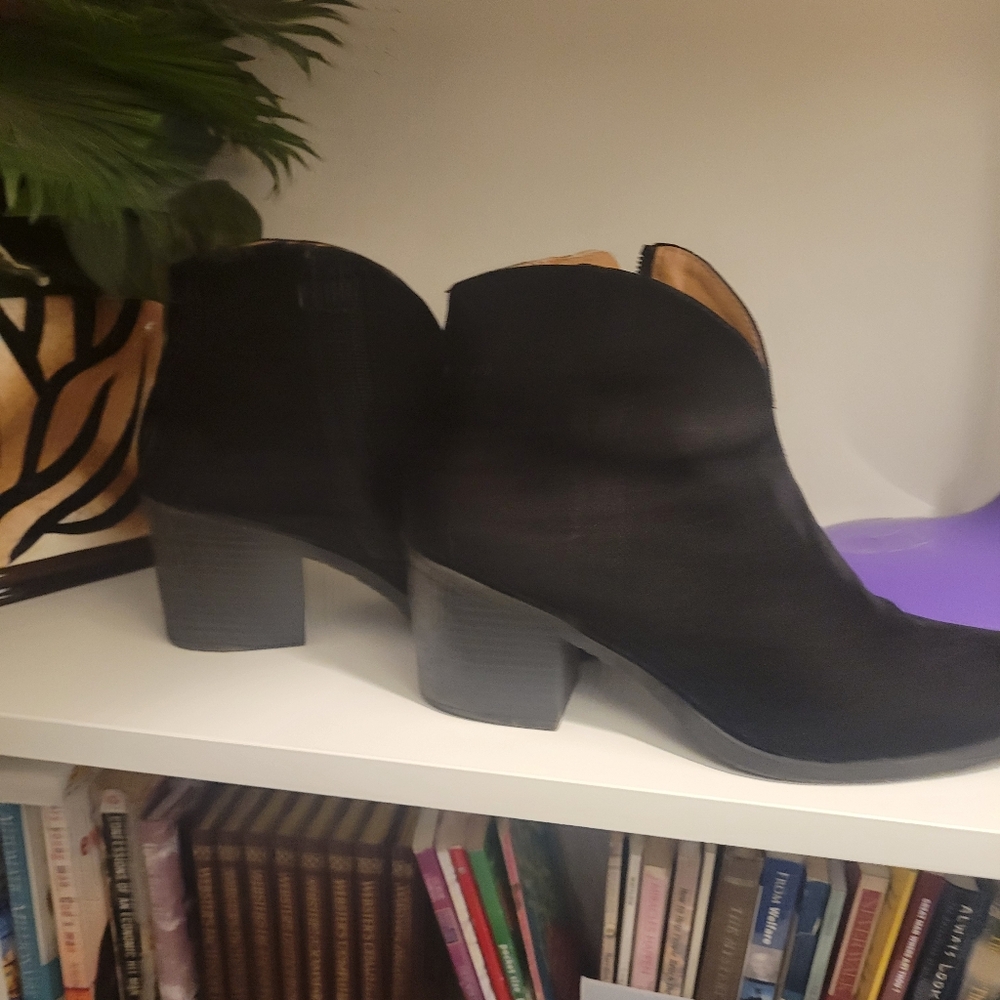 Sonoma Black Heeled Boots Sleek Modern Style